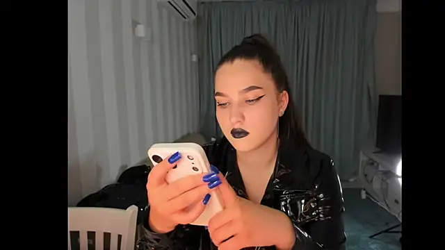 Snapshot of LatexDominatrix chatting on 7, 7, 2026 LatexDominatrix online show from 7, 7, 2026
