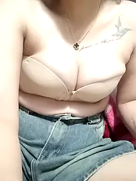 Snapshot of Emmy_loveU chatting on 8, 7, 2026 Emmy loveU online show from 8, 7, 2026