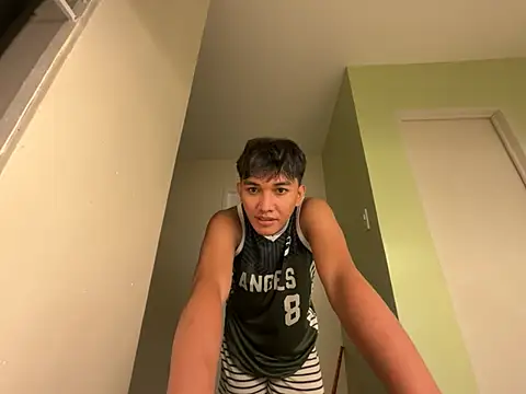 Snapshot of xZenithx_ chatting on 6, 7, 2026 xZenithx online show from 6, 7, 2026