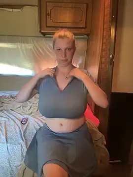 Snapshot of Tits645 chatting on 20, 7, 2026 Tits645 online show from 20, 7, 2026