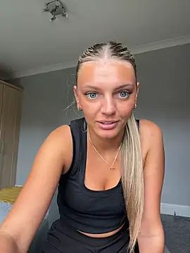 Snapshot of IndiaHughesUkx chatting on 22, 7, 2026 IndiaHughesUkx online show from 22, 7, 2026