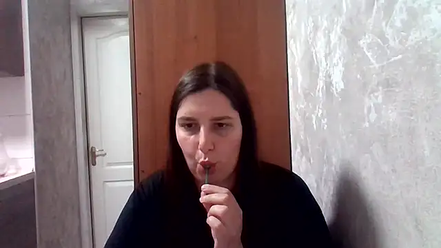 Snapshot of Emi-liaa chatting on 9, 7, 2026 Emi-liaa online show from 9, 7, 2026
