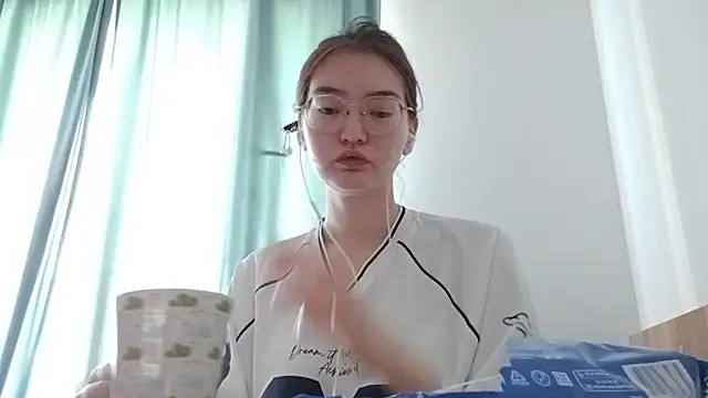 Snapshot of BeatrizGeving chatting on 5, 7, 2026 BeatrizGeving online show from 5, 7, 2026