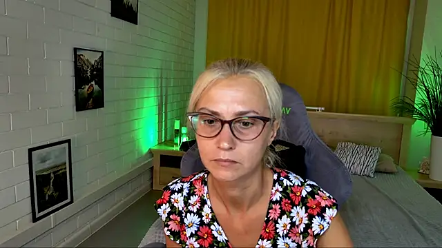 Snapshot of RondaGrinz chatting on 8, 7, 2026 RondaGrinz online show from 8, 7, 2026