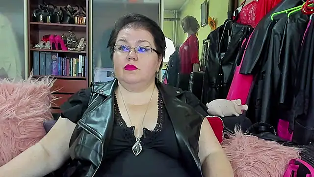 KaryQueen online show from 14, 3, 2025