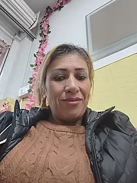 Snapshot of cielo-rojo chatting on 9, 7, 2026 cielo-rojo online show from 9, 7, 2026