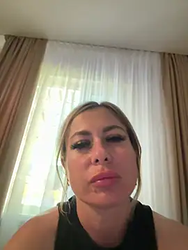 Snapshot of little_berry77 chatting on 22, 7, 2026 little berry77 online show from 22, 7, 2026