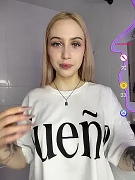 Snapshot of Lilechka_Moon chatting on 15, 7, 2026 Lilechka Moon online show from 15, 7, 2026