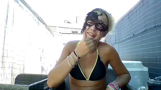 Snapshot of JeuneCharme1 chatting on 16, 7, 2026 JeuneCharme1 online show from 16, 7, 2026