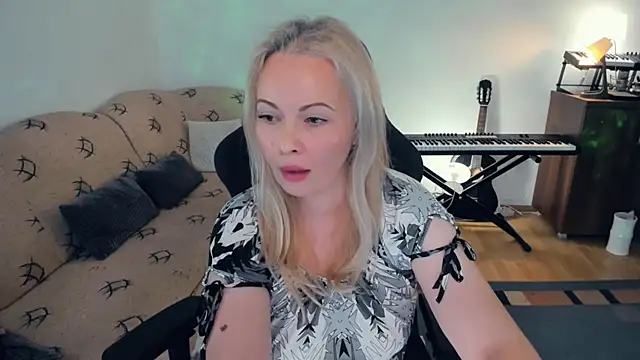 Snapshot of WhitneyLynn chatting on 7, 12, 2024 WhitneyLynn online show from 7, 12, 2024