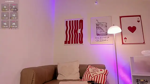 Snapshot of Emi_luv chatting on 20, 7, 2026 Emi luv online show from 20, 7, 2026