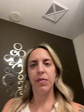 Snapshot of mellybearzzz chatting on 23, 7, 2026 mellybearzzz online show from 23, 7, 2026
