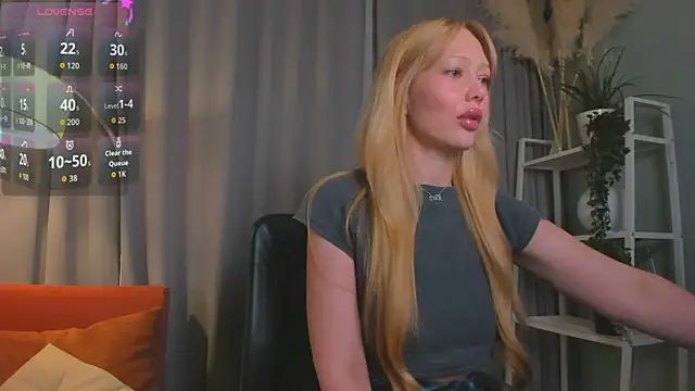 Snapshot of _Milla_Luna chatting on 25, 7, 2026 Milla Luna online show from 25, 7, 2026