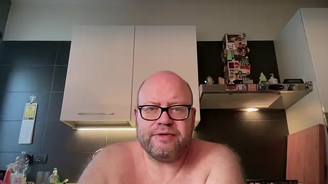 Snapshot of theitalianbear chatting on 2, 6, 2026 theitalianbear online show from 2, 6, 2026