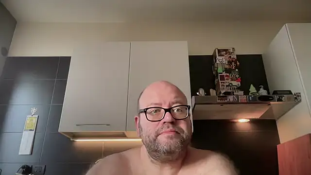 Snapshot of theitalianbear chatting on 7, 6, 2026 theitalianbear online show from 7, 6, 2026