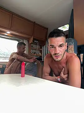 COPPIAGAYHOT online show from 31, 7, 2026