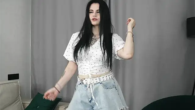 Snapshot of AngeliaThiengtham chatting on 8, 8, 2026 AngeliaThiengtham online show from 8, 8, 2026