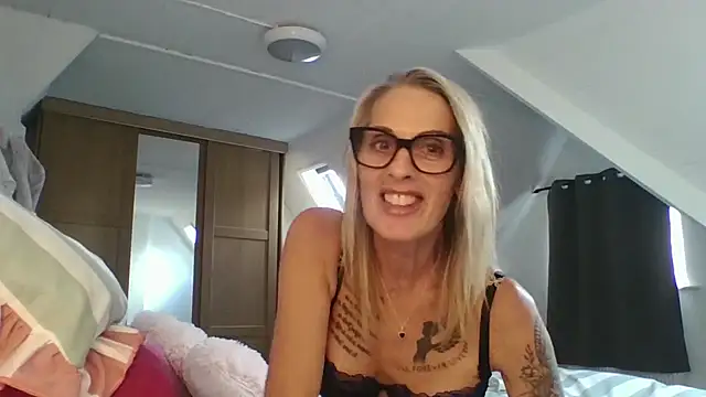 Snapshot of Busty-MorganXX chatting on 31, 7, 2026 Busty-MorganXX online show from 31, 7, 2026