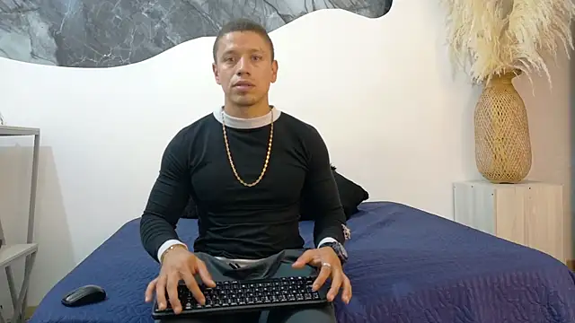 Snapshot of Thiago_16 chatting on 5, 8, 2026 Thiago 16 online show from 5, 8, 2026