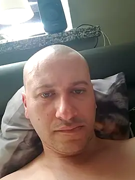 Snapshot of ernilee chatting on 6, 8, 2026 ernilee online show from 6, 8, 2026
