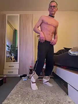 slaveboy2016xh online show from 3, 1, 2025