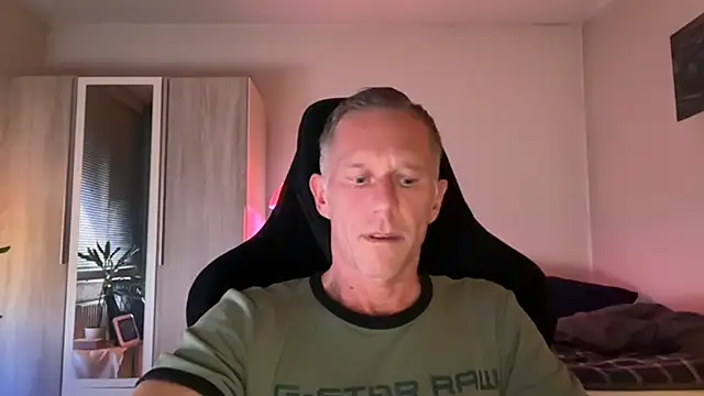 slaveboy2016xh online show from 8, 9, 2025