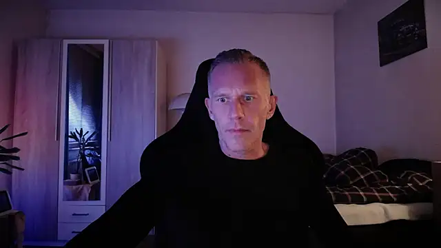 slaveboy2016xh online show from 12, 9, 2025