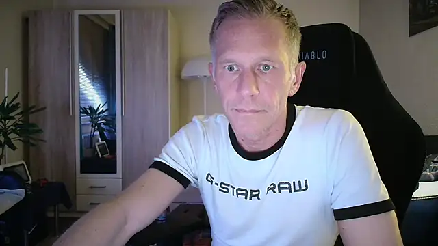 slaveboy2016xh online show from 9, 6, 2026