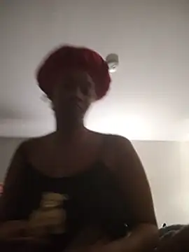Snapshot of Redqueen82 chatting on 7, 8, 2026 Redqueen82 online show from 7, 8, 2026