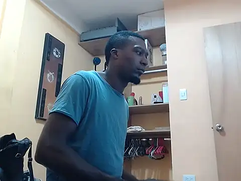 Snapshot of kurtbigcock chatting on 24, 10, 2025 kurtbigcock online show from 24, 10, 2025