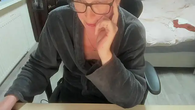 minoesje37 online show from 27, 4, 2026