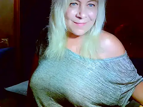 Snapshot of AgoniA7 chatting on 8, 7, 2026 AgoniA7 online show from 8, 7, 2026