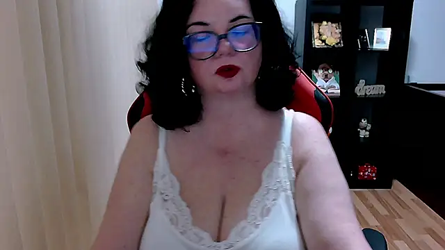 Snapshot of MissTroublle chatting on 17, 6, 2026 MissTroublle online show from 17, 6, 2026