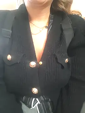 Snapshot of fammefatale1987 chatting on 29, 11, 2025 fammefatale1987 online show from 29, 11, 2025