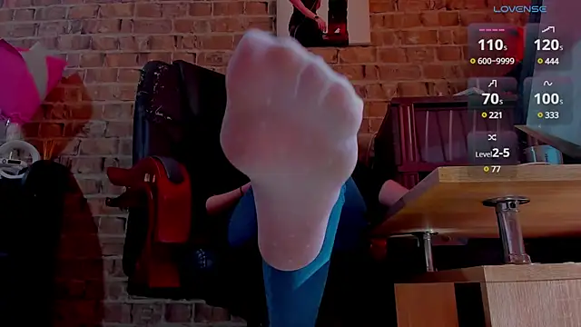 Snapshot of MrsVenus chatting on 5, 3, 2025 MrsVenus online show from 5, 3, 2025