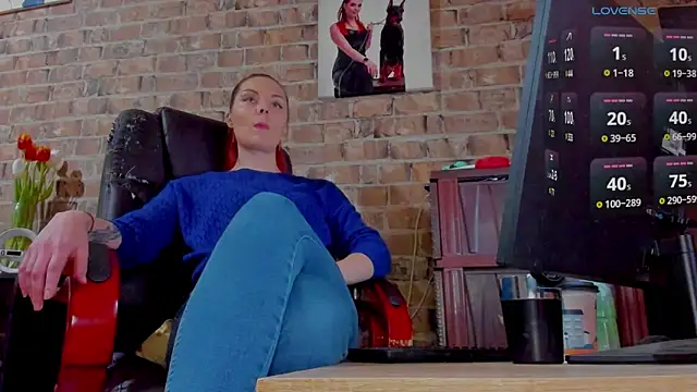 Snapshot of MrsVenus chatting on 12, 3, 2025 MrsVenus online show from 12, 3, 2025