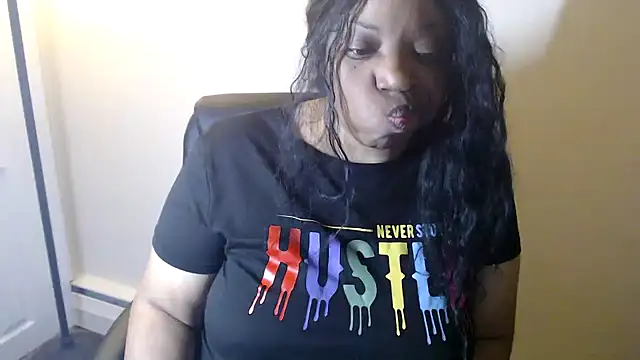 Snapshot of Sexymona1218 chatting on 1, 2, 2026 Sexymona1218 online show from 1, 2, 2026