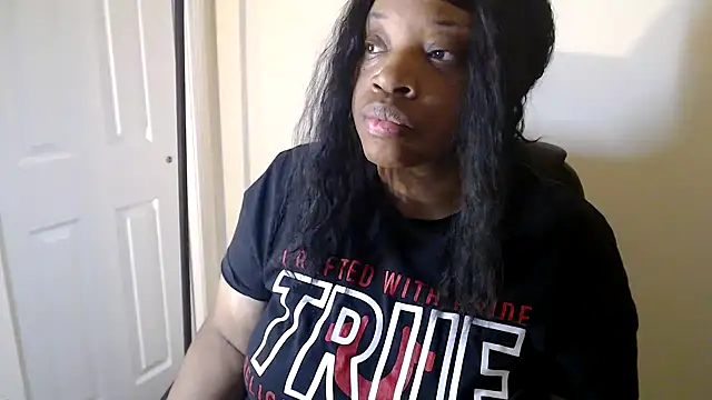 Snapshot of Sexymona1218 chatting on 27, 2, 2026 Sexymona1218 online show from 27, 2, 2026