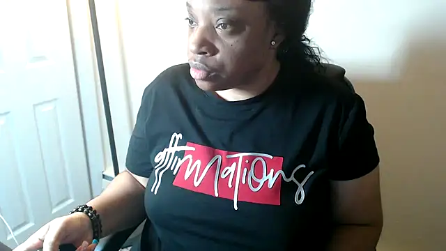 Snapshot of Sexymona1218 chatting on 4, 6, 2026 Sexymona1218 online show from 4, 6, 2026
