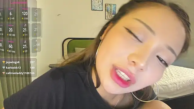 Snapshot of SaliUong chatting on 11, 2, 2025 SaliUong online show from 11, 2, 2025