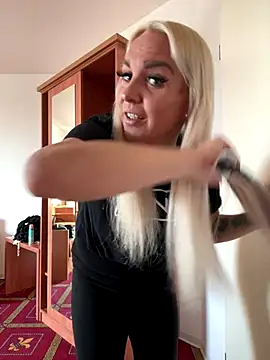 MIA-XXX online show from 25, 9, 2025