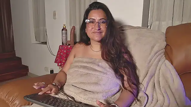 DeesseLuxure online show from 7, 3, 2025