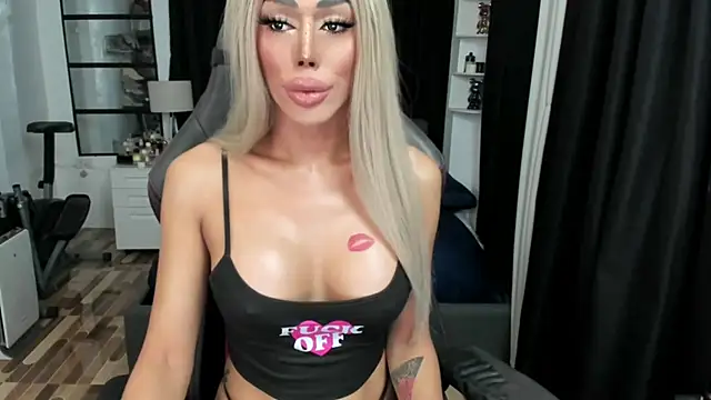 Snapshot of Forever_MissCandace chatting on 27, 11, 2025 Forever MissCandace online show from 27, 11, 2025