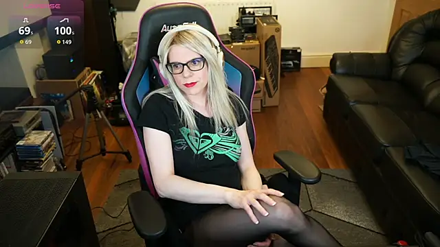 Snapshot of KelseyCobalt chatting on 4, 6, 2026 KelseyCobalt online show from 4, 6, 2026
