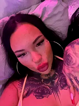 Snapshot of _MelinaCurves_ chatting on 26, 11, 2025 MelinaCurves online show from 26, 11, 2025