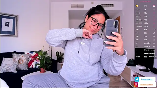 DannaaMeliza online show from 14, 11, 2025