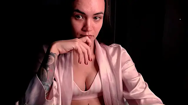 Snapshot of EvelynGG chatting on 28, 10, 2025 EvelynGG online show from 28, 10, 2025