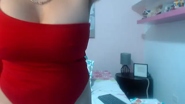 Snapshot of CindyCrawford chatting on 24, 7, 2026 CindyCrawford online show from 24, 7, 2026