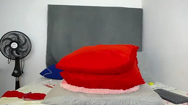 Snapshot of LoraineBigCockTs chatting on 7, 3, 2025 LoraineBigCockTs online show from 7, 3, 2025