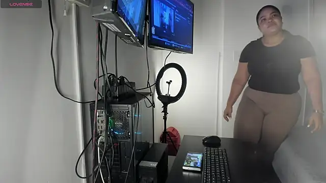 Snapshot of moonsweet1 chatting on 14, 5, 2026 moonsweet1 online show from 14, 5, 2026